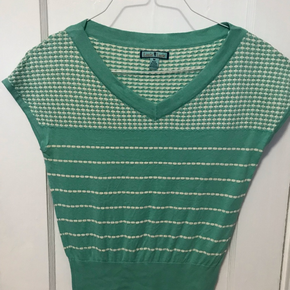 Louie Lucie V Neck Textured Pattern Top